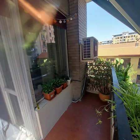 In Milan's Navigli District 아파트 밀라노