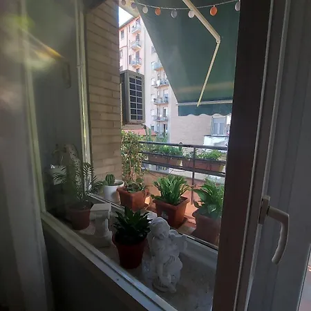 In Milan's Navigli District 아파트 *
